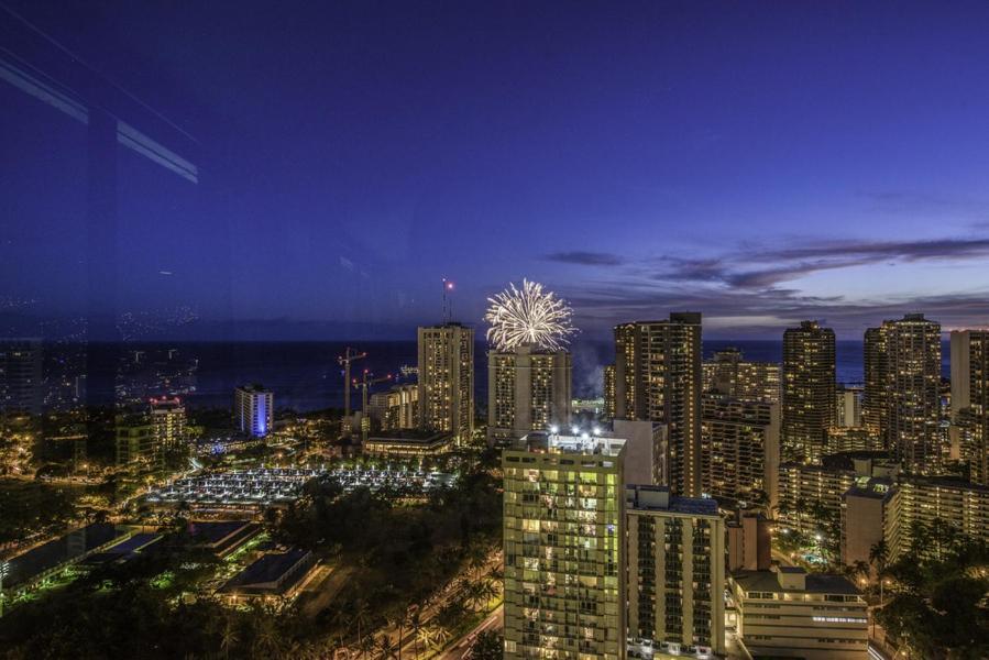 Апартаменти Hawaiian Monarch Penthouse 401 By Hawaii Ocean Club Гонолулу Екстер'єр фото