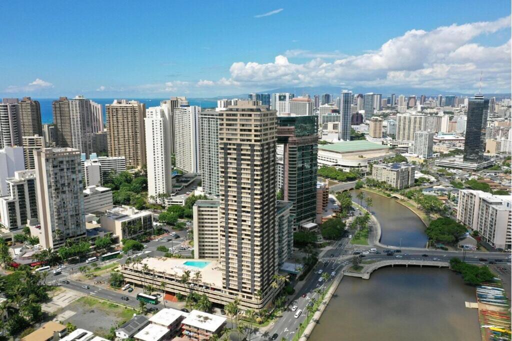 Апартаменти Hawaiian Monarch Penthouse 401 By Hawaii Ocean Club Гонолулу Екстер'єр фото